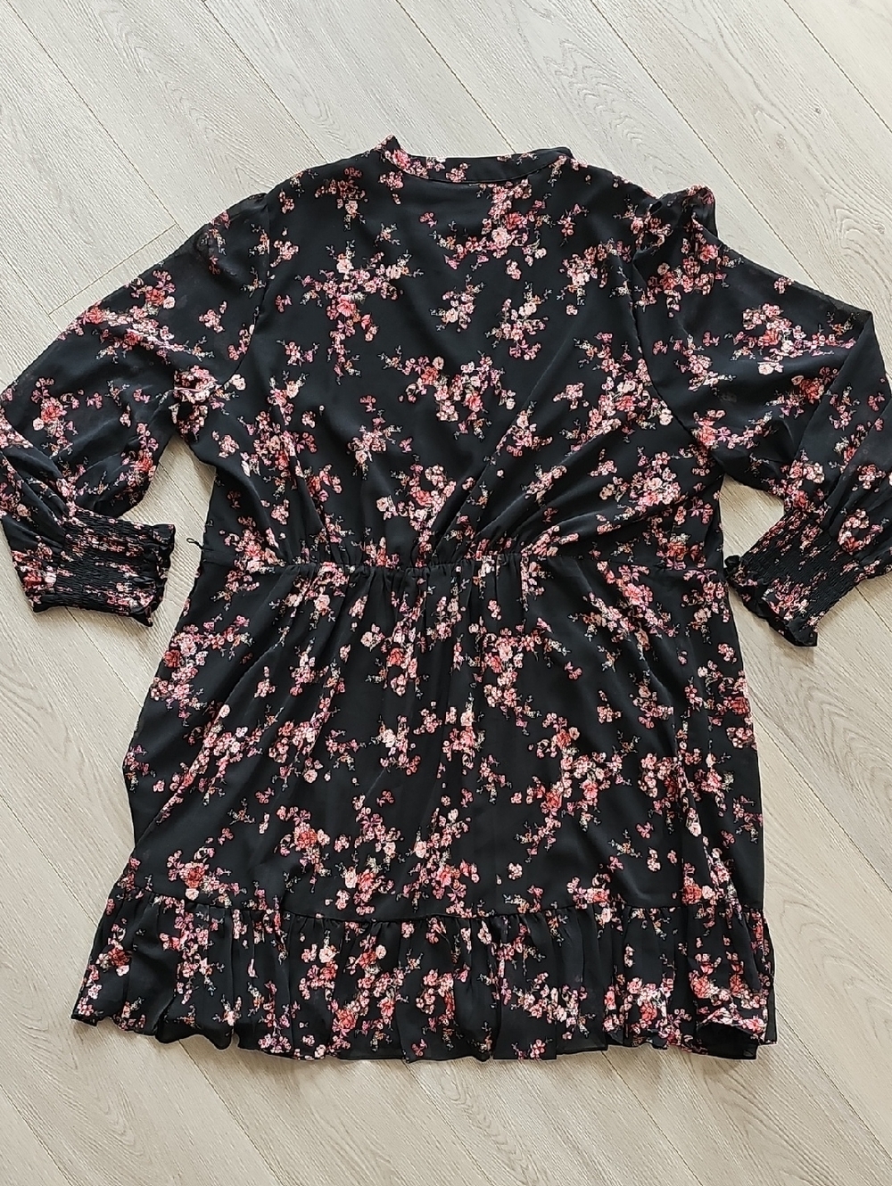 Ever New Curve Sheer Blouson Sleeve Floral V Neck Tiered Midi Dress, size 22 - Picture 9 of 14